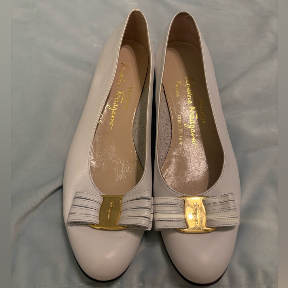 Vintage Salvatore Ferragamo Vara bow pumps